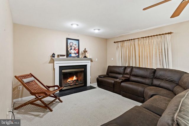 7 CRYSTAL CT, Sicklerville, NJ 08081
