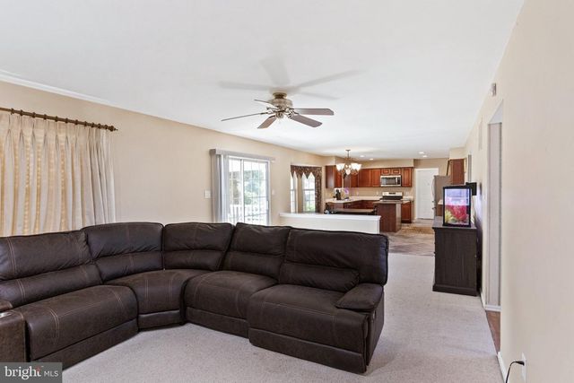 7 CRYSTAL CT, Sicklerville, NJ 08081