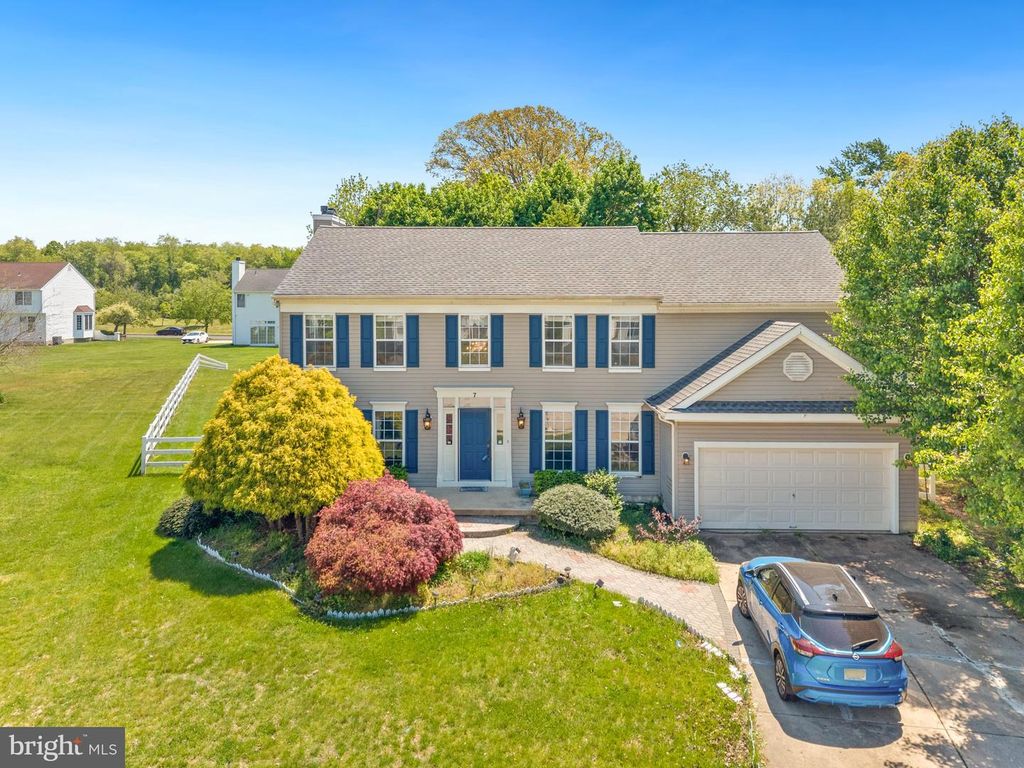 7 CRYSTAL CT, Sicklerville, NJ 08081