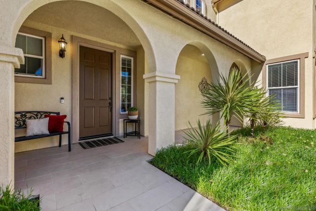 2407 Douglaston Gln, Escondido, CA 92026