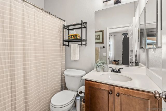 2407 Douglaston Gln, Escondido, CA 92026