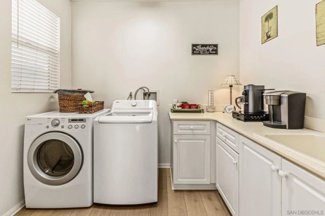 2407 Douglaston Gln, Escondido, CA 92026