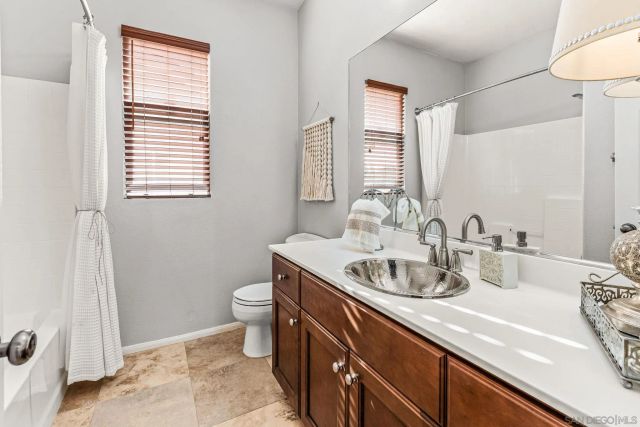 2407 Douglaston Gln, Escondido, CA 92026