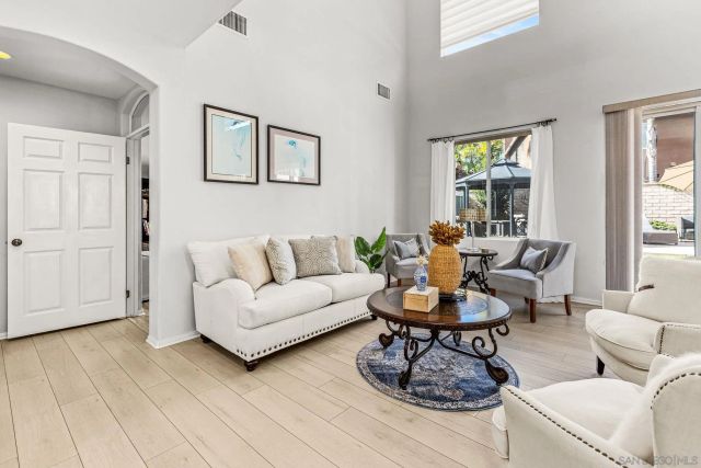 2407 Douglaston Gln, Escondido, CA 92026