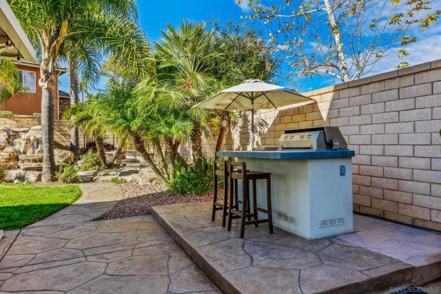 2407 Douglaston Gln, Escondido, CA 92026