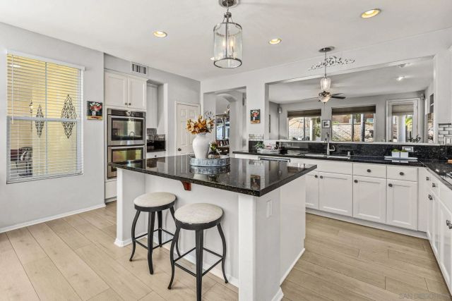 2407 Douglaston Gln, Escondido, CA 92026