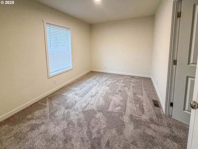 252 Ne THIRD St, Oakland, OR 97462