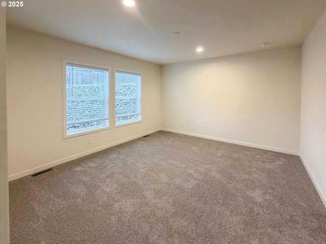 252 Ne THIRD St, Oakland, OR 97462