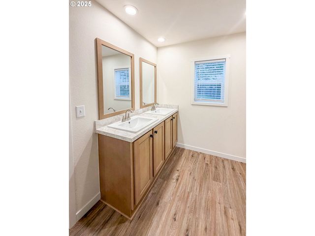 252 Ne THIRD St, Oakland, OR 97462