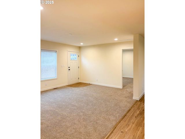 252 Ne THIRD St, Oakland, OR 97462