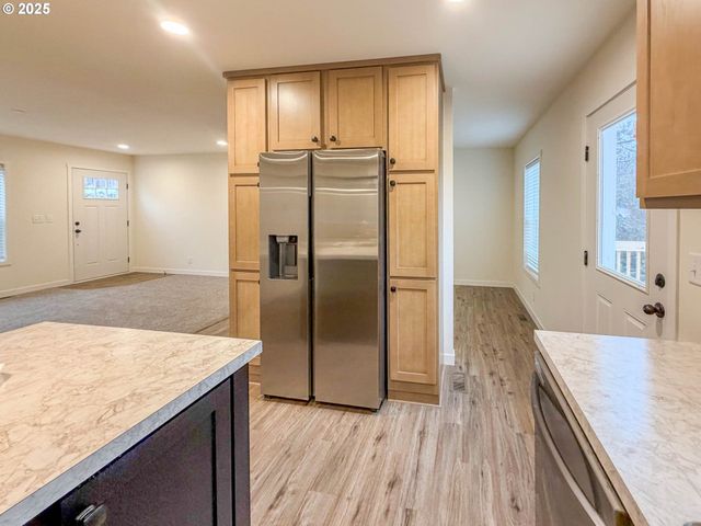 252 Ne THIRD St, Oakland, OR 97462