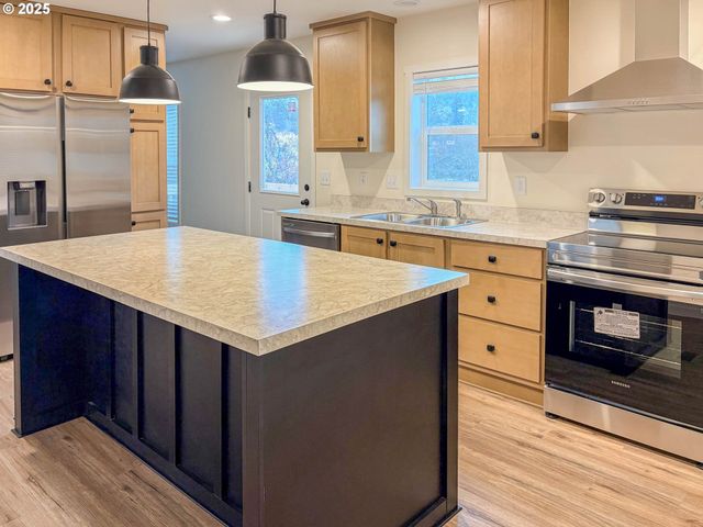 252 Ne THIRD St, Oakland, OR 97462