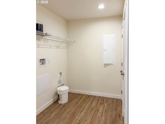 252 Ne THIRD St, Oakland, OR 97462