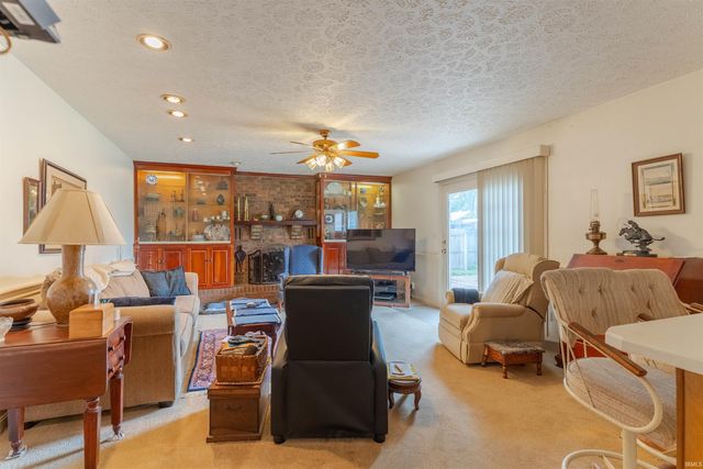 5466 W Sherwood Drive, Newburgh, IN 47630