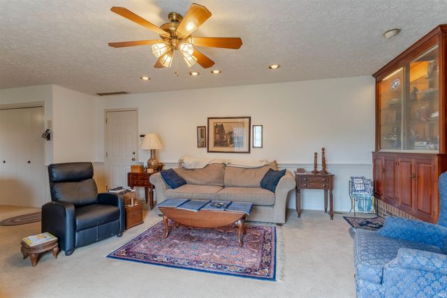 5466 W Sherwood Drive, Newburgh, IN 47630