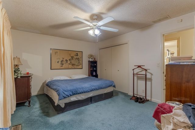 5466 W Sherwood Drive, Newburgh, IN 47630