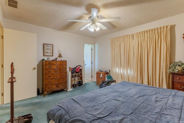 5466 W Sherwood Drive, Newburgh, IN 47630