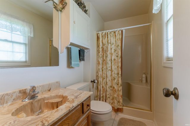 5466 W Sherwood Drive, Newburgh, IN 47630