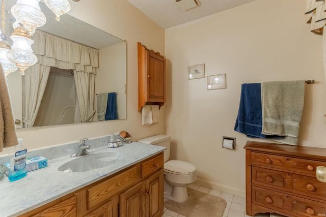 5466 W Sherwood Drive, Newburgh, IN 47630