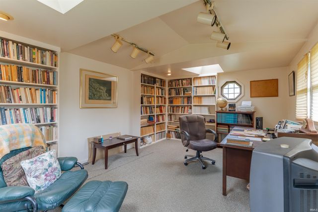 5466 W Sherwood Drive, Newburgh, IN 47630