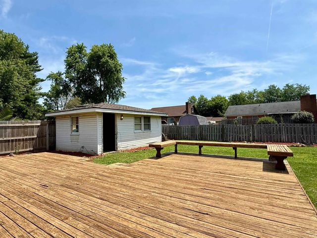 5466 W Sherwood Drive, Newburgh, IN 47630