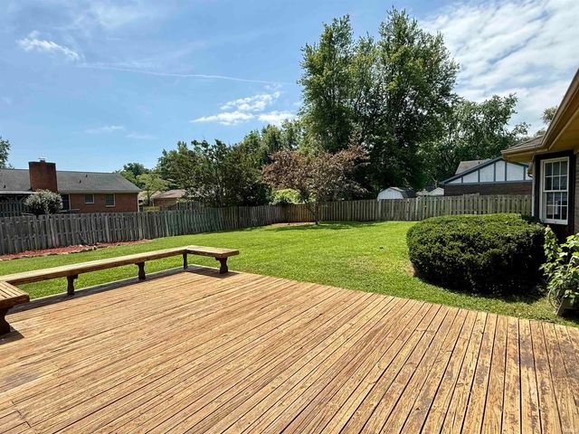 5466 W Sherwood Drive, Newburgh, IN 47630