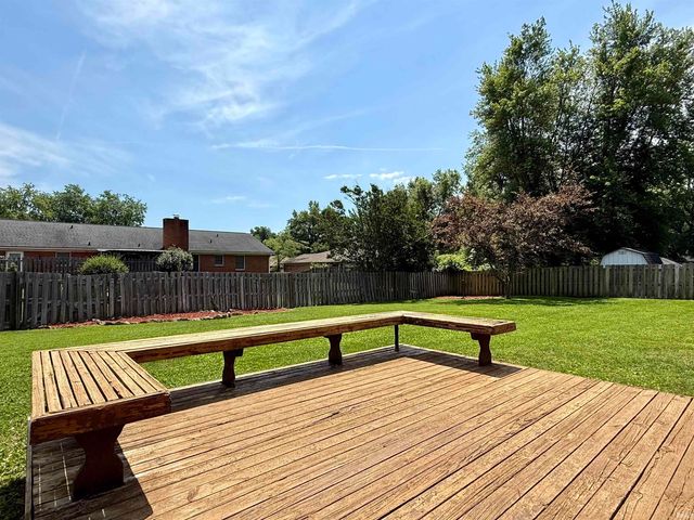 5466 W Sherwood Drive, Newburgh, IN 47630