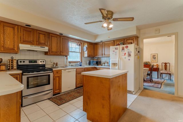 5466 W Sherwood Drive, Newburgh, IN 47630