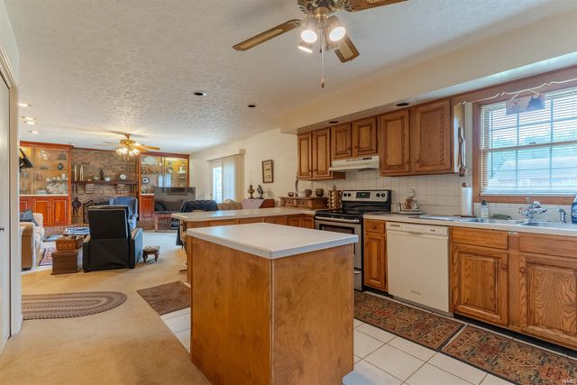 5466 W Sherwood Drive, Newburgh, IN 47630