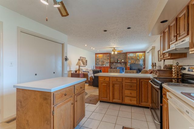5466 W Sherwood Drive, Newburgh, IN 47630