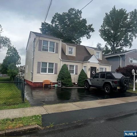165 Woods Avenue 2nd Fl., Bergenfield, NJ 07621