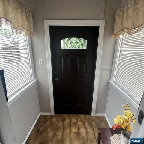 165 Woods Avenue 2nd Fl., Bergenfield, NJ 07621