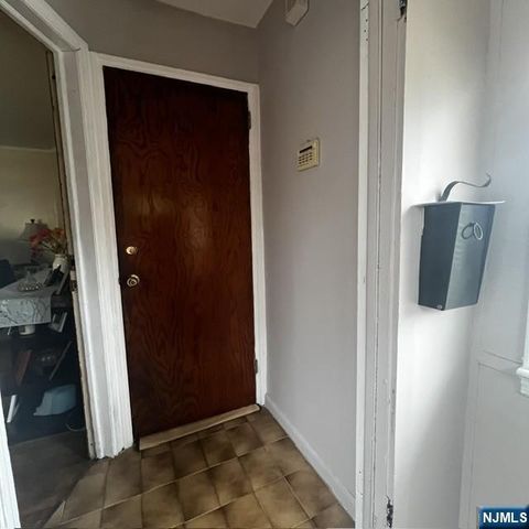 165 Woods Avenue 2nd Fl., Bergenfield, NJ 07621