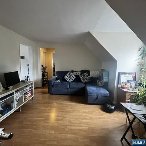 165 Woods Avenue 2nd Fl., Bergenfield, NJ 07621