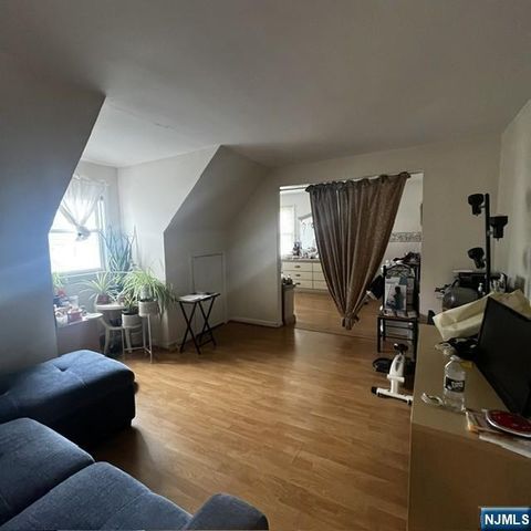 165 Woods Avenue 2nd Fl., Bergenfield, NJ 07621