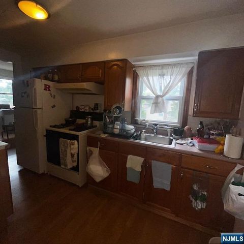 165 Woods Avenue 2nd Fl., Bergenfield, NJ 07621