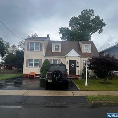 165 Woods Avenue 2nd Fl., Bergenfield, NJ 07621