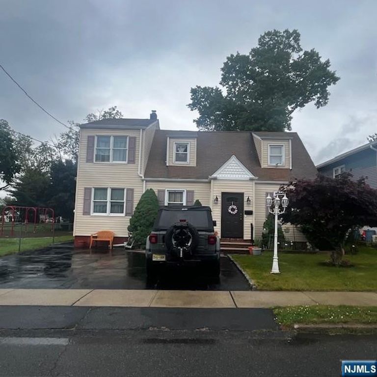 165 Woods Avenue 2nd Fl., Bergenfield, NJ 07621