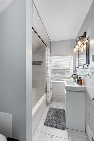 17200 Pontchartrain Boulevard, Highland Park, MI 48203
