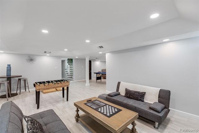 17200 Pontchartrain Boulevard, Highland Park, MI 48203
