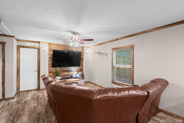 577 S Winding River Road, Oakhurst, TX 77364