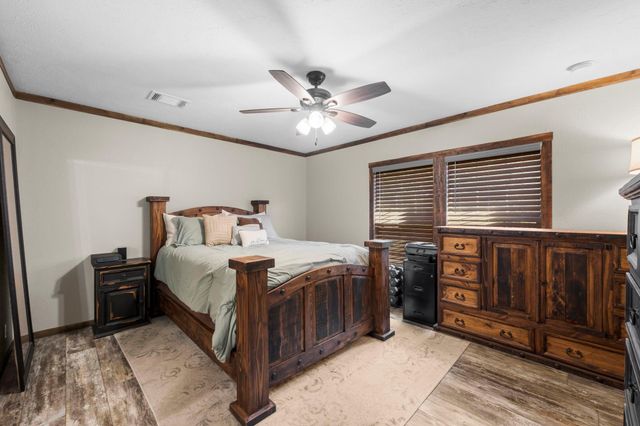 577 S Winding River Road, Oakhurst, TX 77364