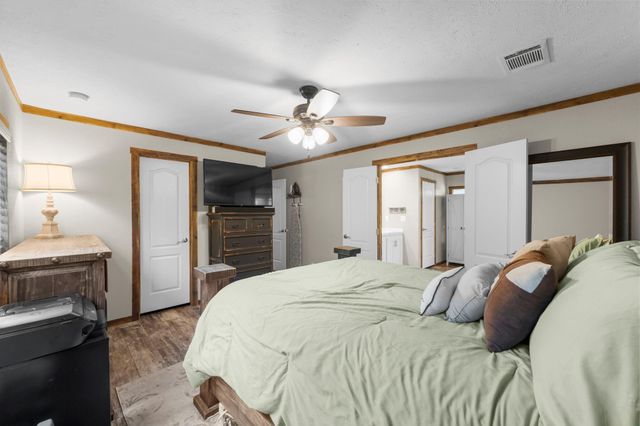 577 S Winding River Road, Oakhurst, TX 77364