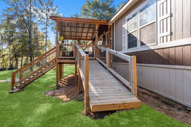 577 S Winding River Road, Oakhurst, TX 77364