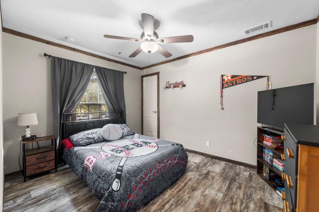 577 S Winding River Road, Oakhurst, TX 77364