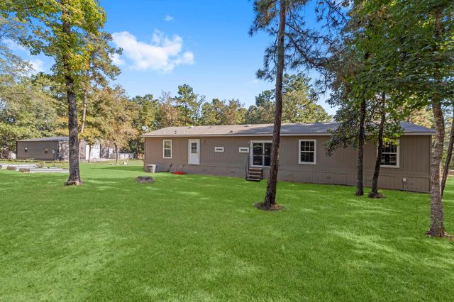 577 S Winding River Road, Oakhurst, TX 77364