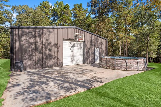 577 S Winding River Road, Oakhurst, TX 77364