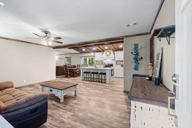 577 S Winding River Road, Oakhurst, TX 77364