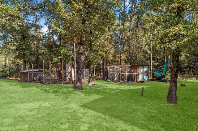 577 S Winding River Road, Oakhurst, TX 77364