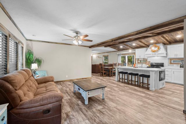 577 S Winding River Road, Oakhurst, TX 77364